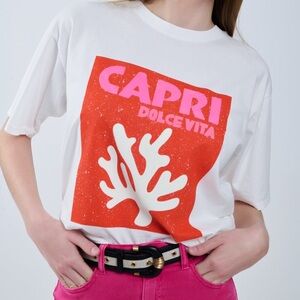 New with tags. Luxurious Italian cotton t shirt. Capri. One size